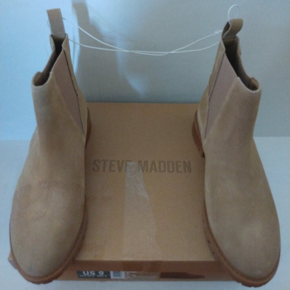 Steve Madden Women's Tan Suede Chelsea Bootie size 9